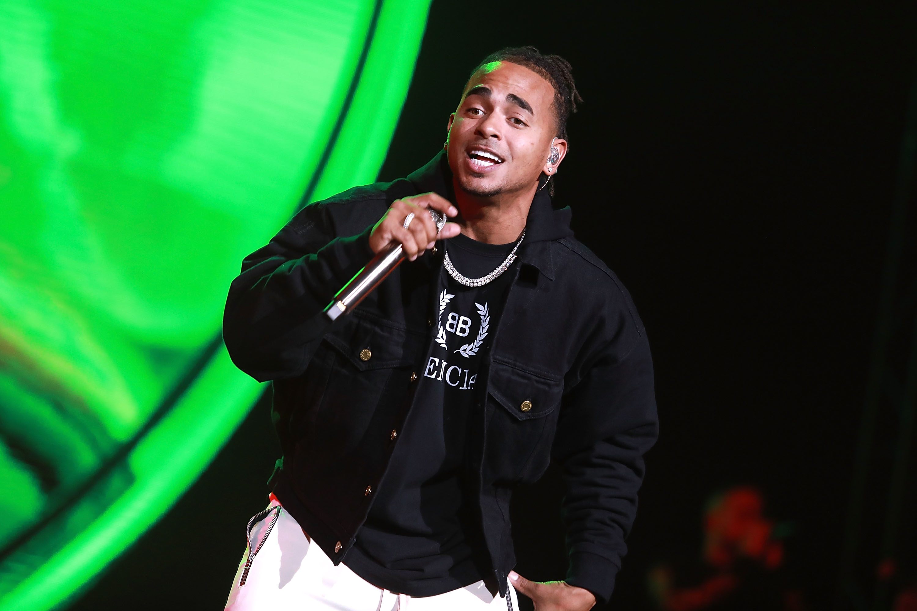 Mucho founder Ozuna on stage